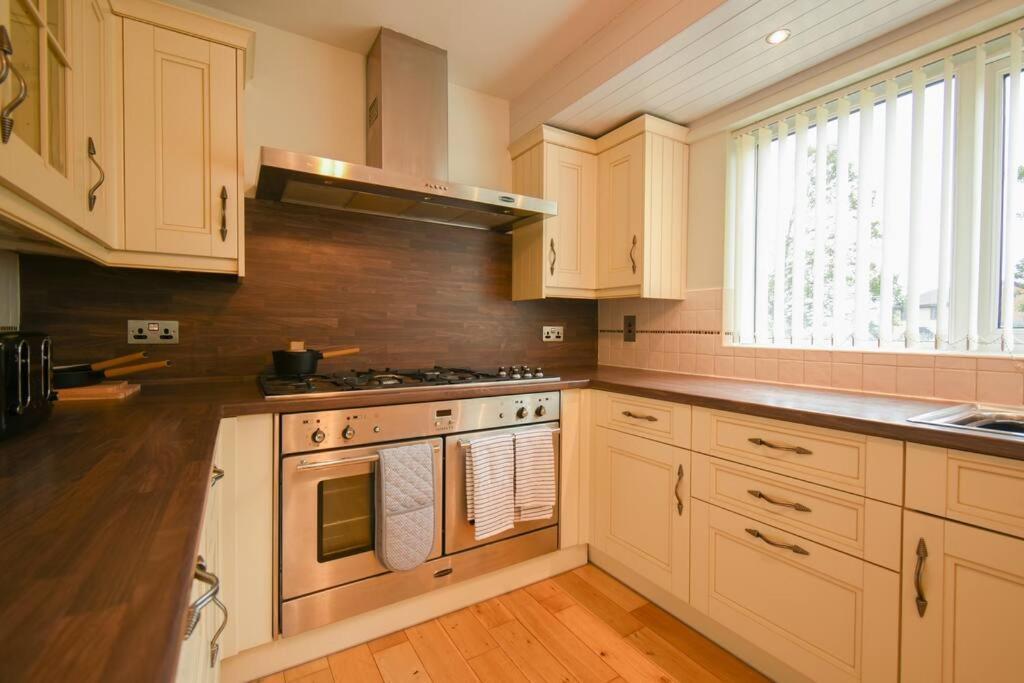 Luxurious & Tranquil Riverside Getaway Great Harwood Екстер'єр фото