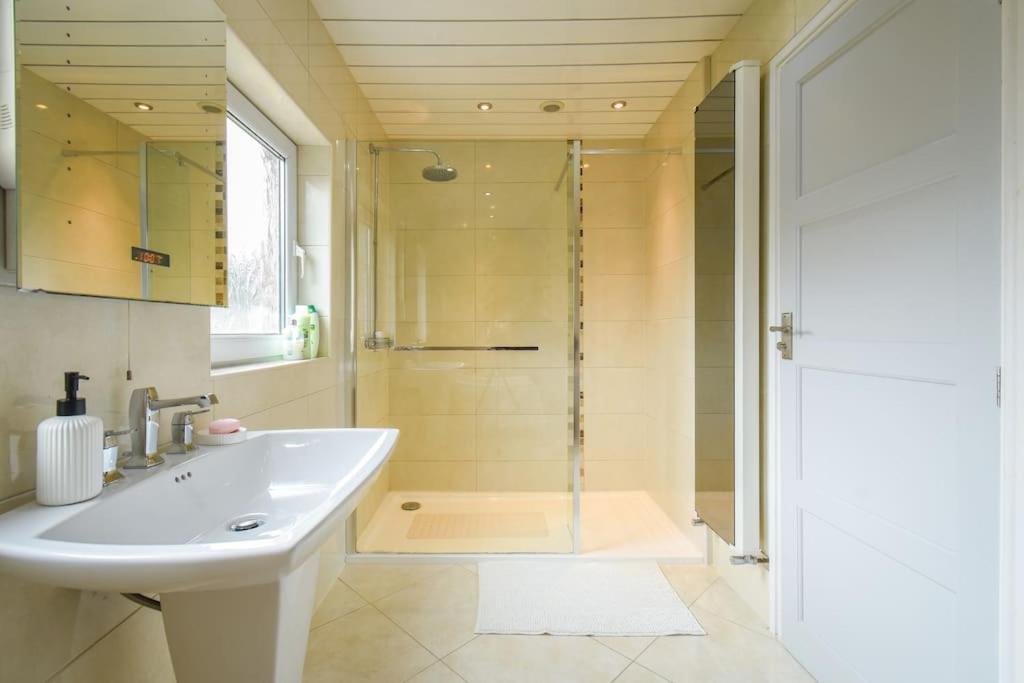 Luxurious & Tranquil Riverside Getaway Great Harwood Екстер'єр фото