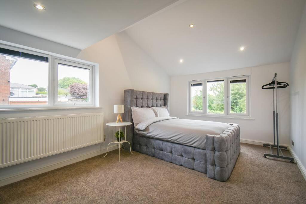Luxurious & Tranquil Riverside Getaway Great Harwood Екстер'єр фото